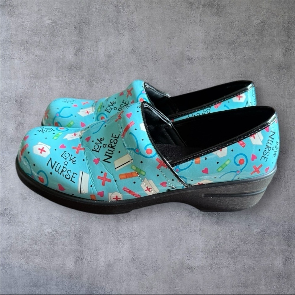 Savvy Women's Brandy Love a Nurse Mint Patent Leather Nursing Clogs - NWOT